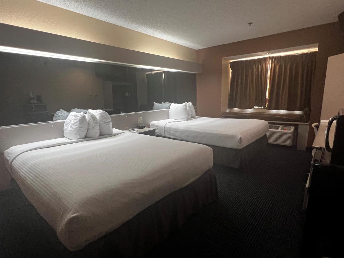 Microtel Inn & Suites By Wyndham Houston/Webster/Nasa/Clearlake Nassau Bay Екстериор снимка