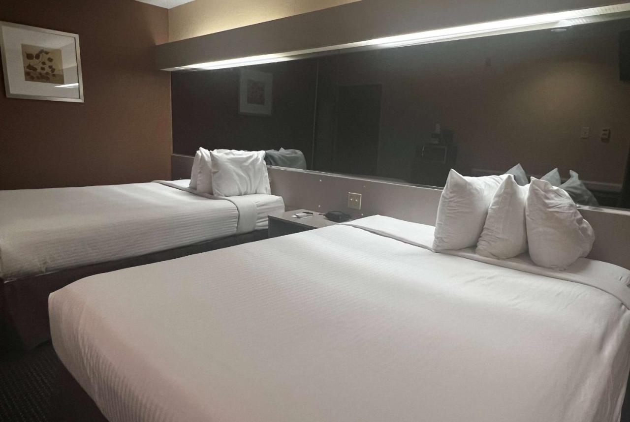 Microtel Inn & Suites By Wyndham Houston/Webster/Nasa/Clearlake Nassau Bay Екстериор снимка