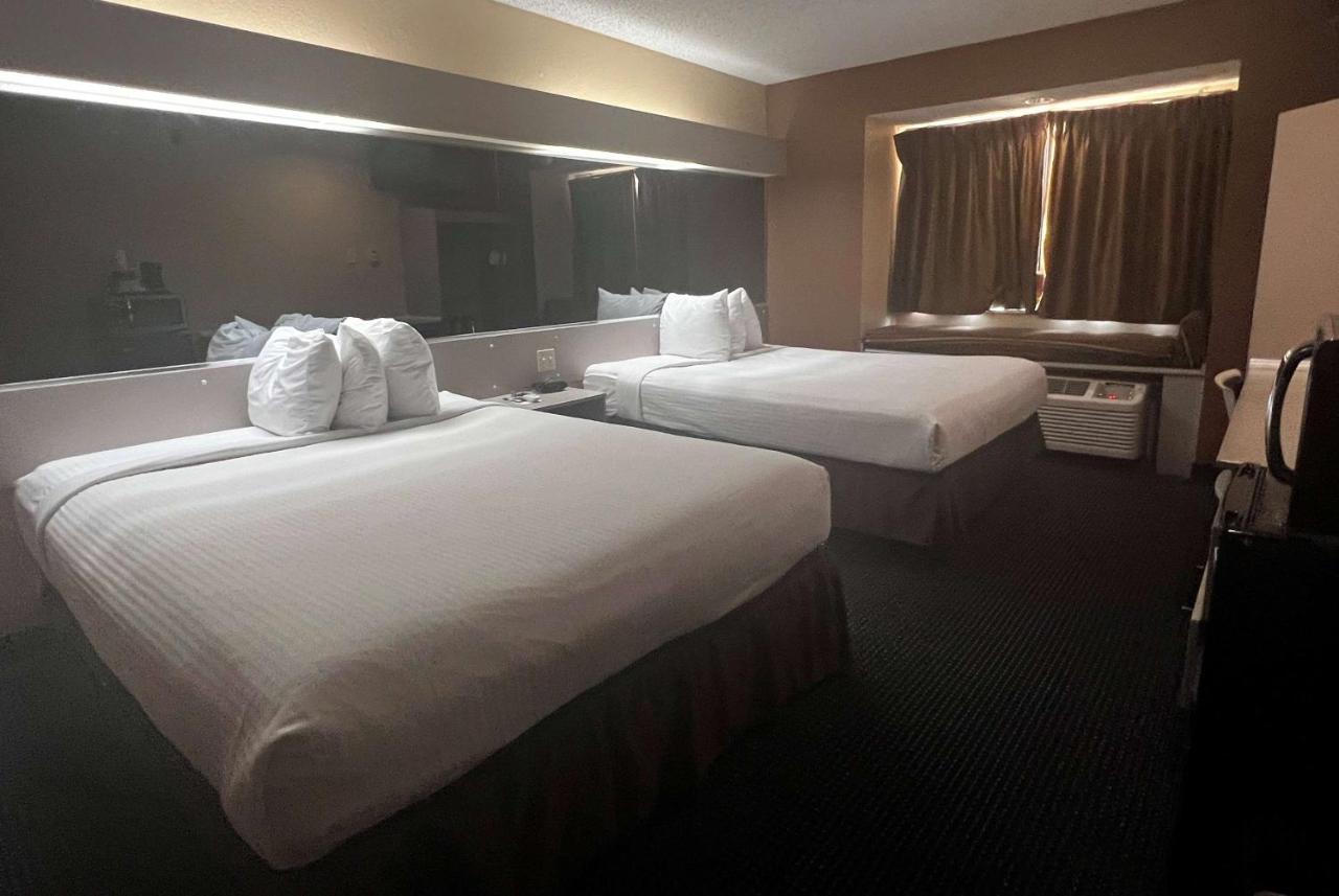 Microtel Inn & Suites By Wyndham Houston/Webster/Nasa/Clearlake Nassau Bay Екстериор снимка