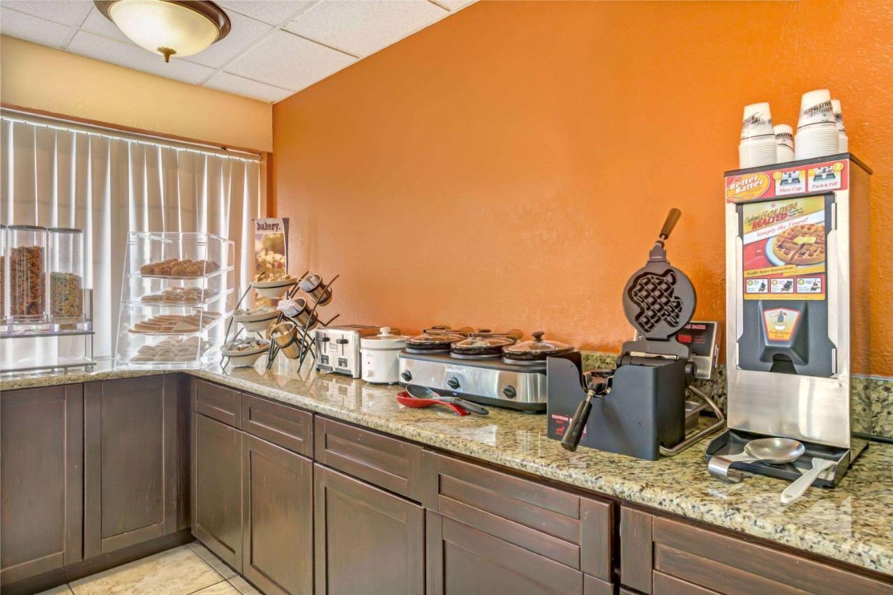 Microtel Inn & Suites By Wyndham Houston/Webster/Nasa/Clearlake Nassau Bay Екстериор снимка