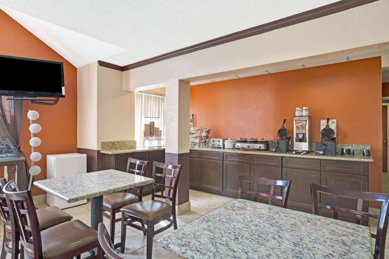 Microtel Inn & Suites By Wyndham Houston/Webster/Nasa/Clearlake Nassau Bay Екстериор снимка