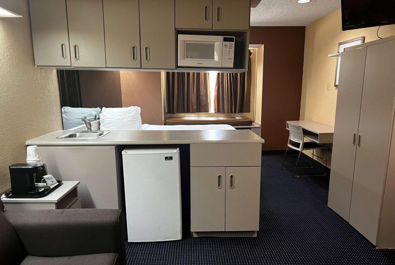 Microtel Inn & Suites By Wyndham Houston/Webster/Nasa/Clearlake Nassau Bay Екстериор снимка