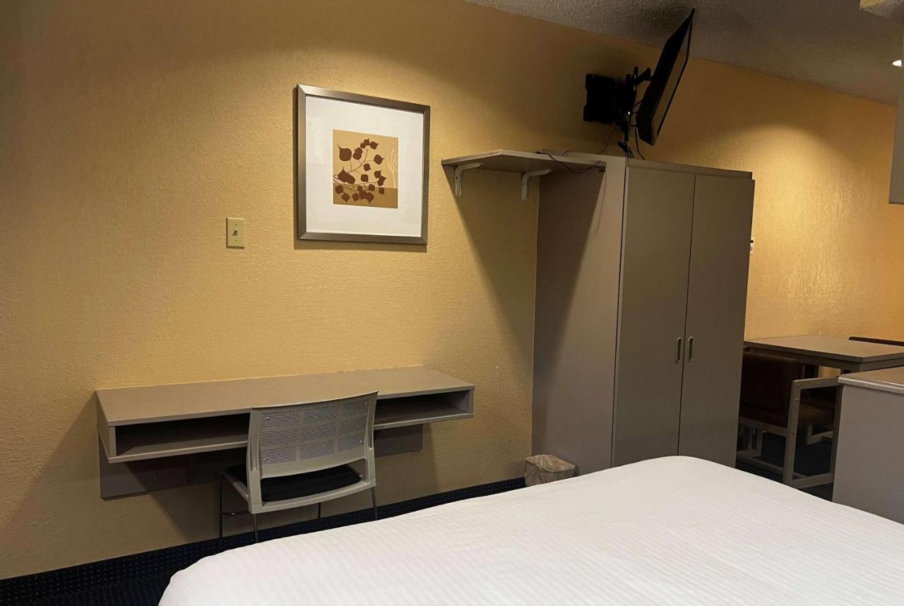 Microtel Inn & Suites By Wyndham Houston/Webster/Nasa/Clearlake Nassau Bay Екстериор снимка