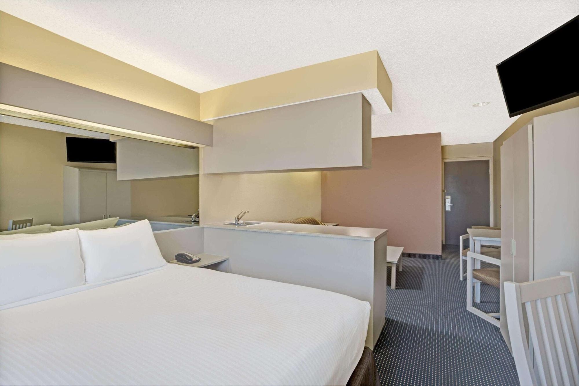 Microtel Inn & Suites By Wyndham Houston/Webster/Nasa/Clearlake Nassau Bay Екстериор снимка