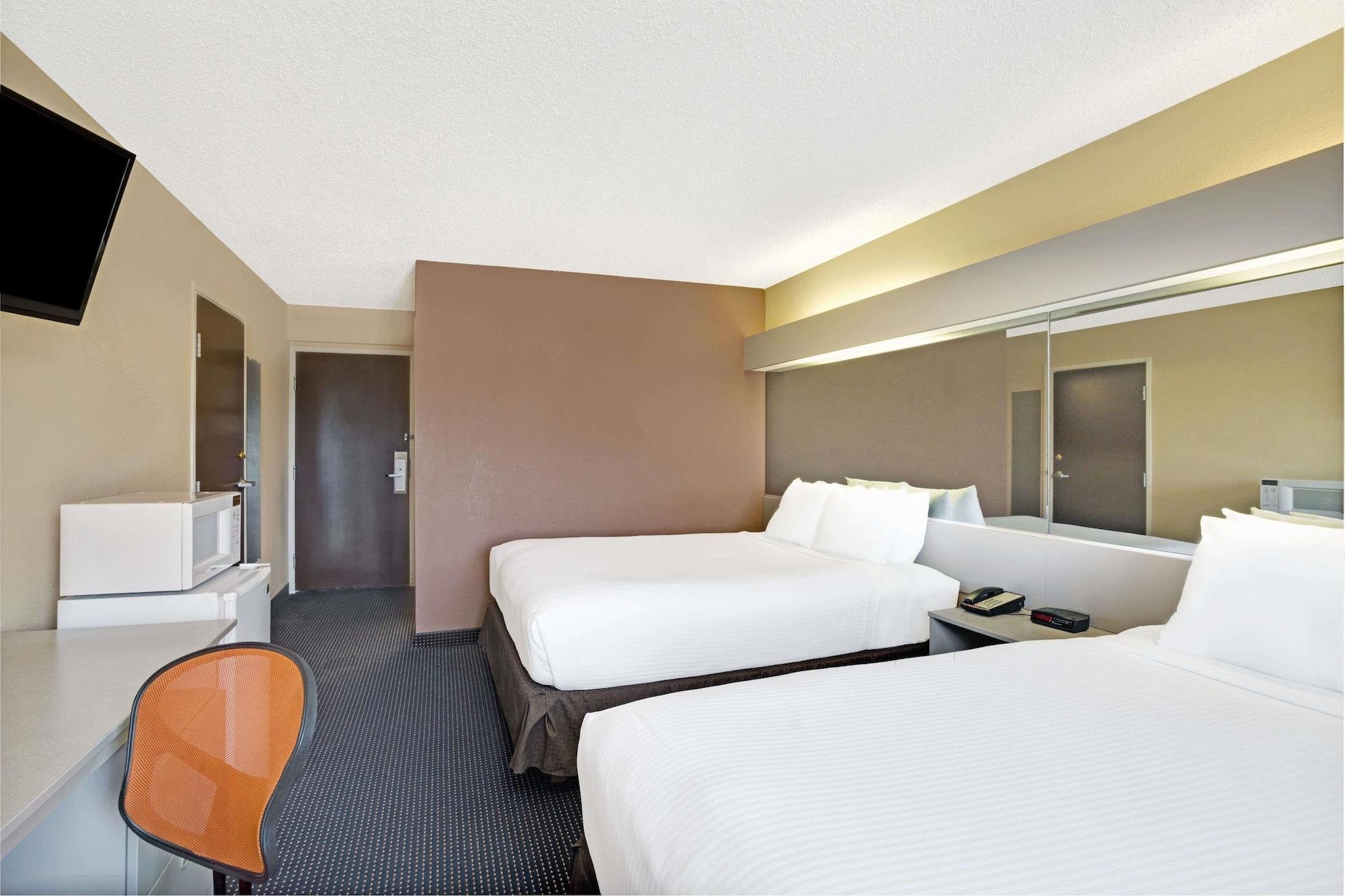 Microtel Inn & Suites By Wyndham Houston/Webster/Nasa/Clearlake Nassau Bay Екстериор снимка