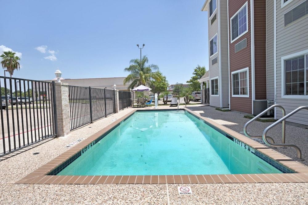 Microtel Inn & Suites By Wyndham Houston/Webster/Nasa/Clearlake Nassau Bay Екстериор снимка